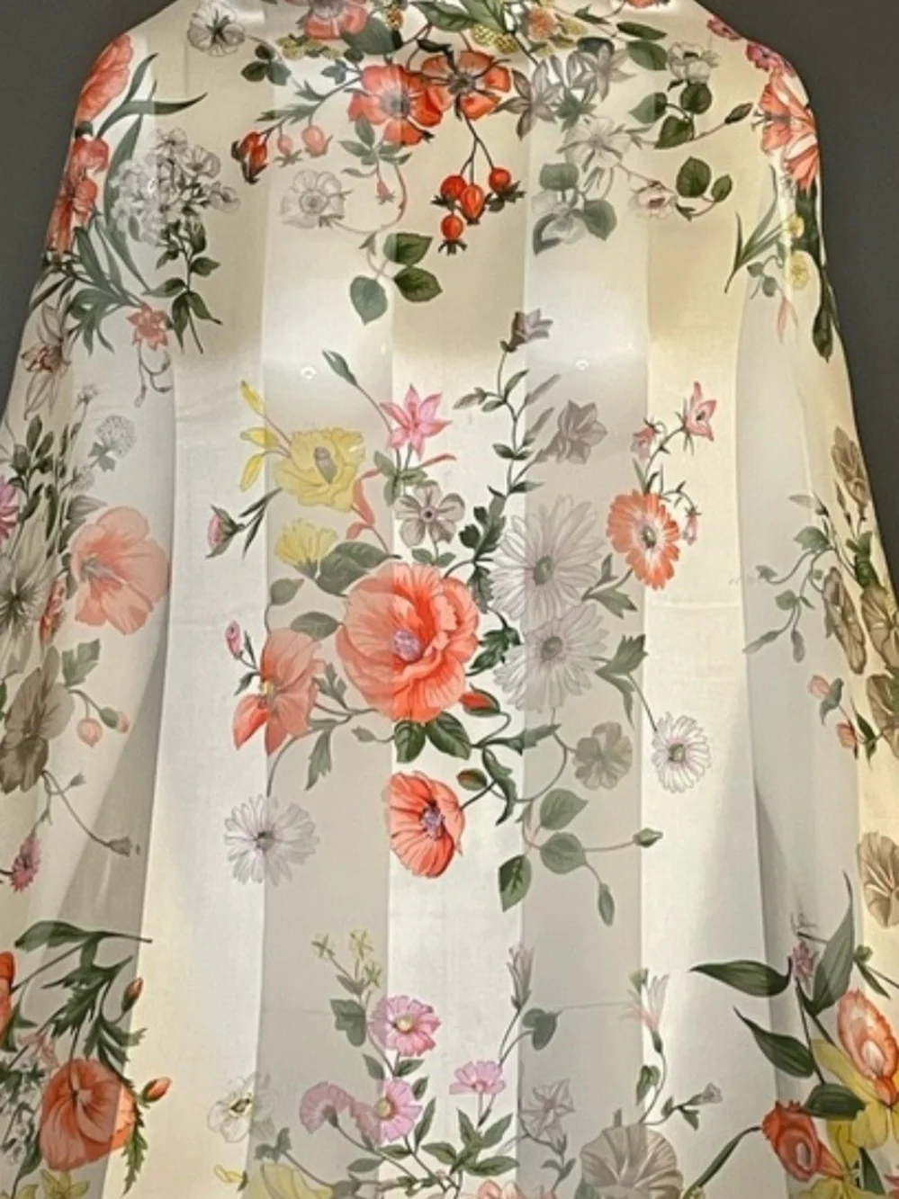 Valentino Garavani Silk Floral Scarf 34 Inches Sq EUC - Picture 5 of 10